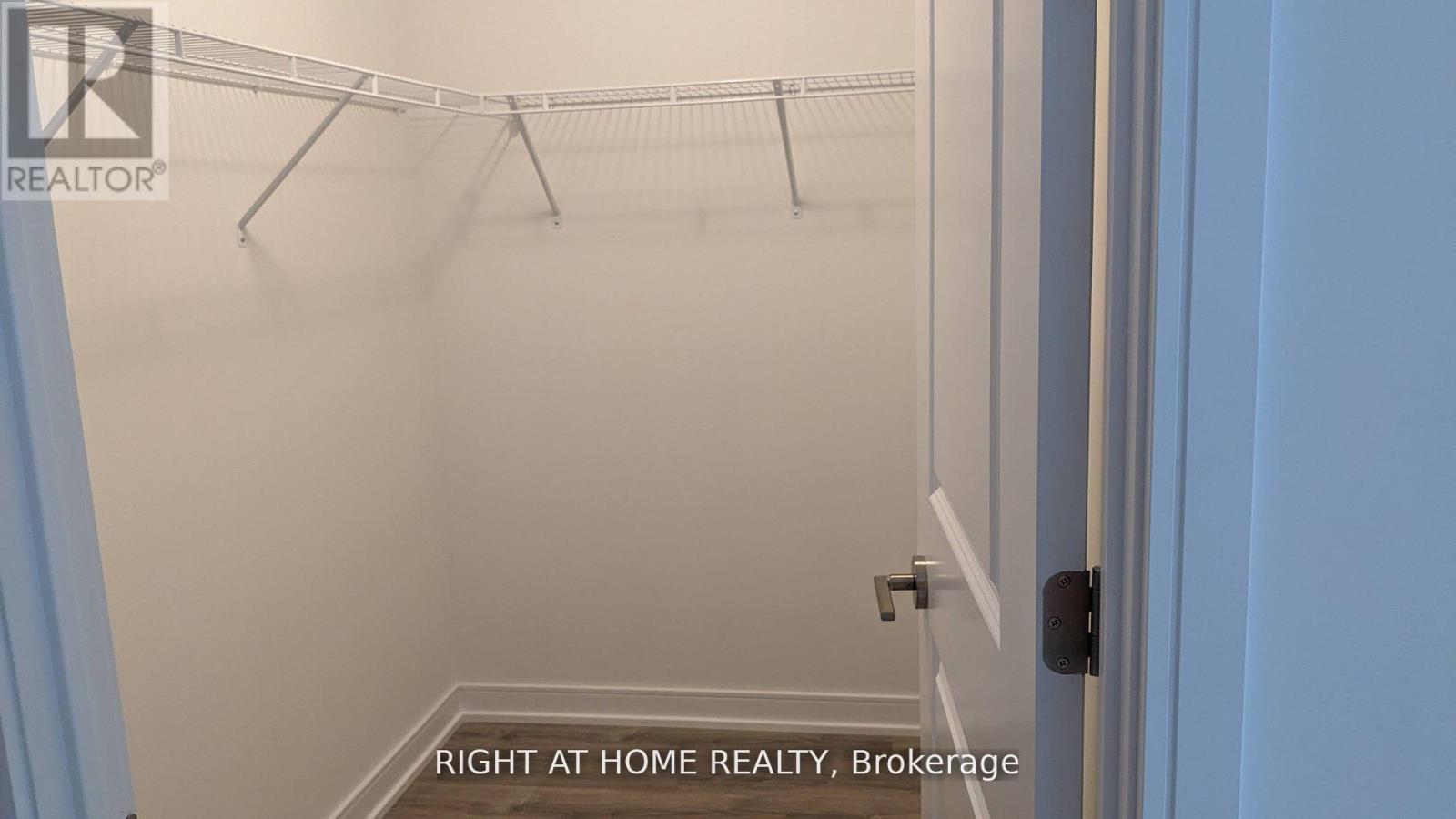 307 - 25 Neighbourhood Lane, Toronto (Stonegate-Queensway), Ontario  M8Y 0C4 - Photo 8 - W12859814