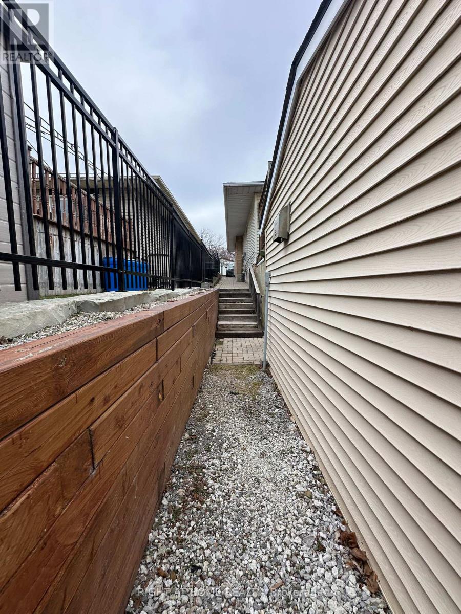 3252 Palmer Drive, Burlington (Palmer), Ontario  L7M 1M1 - Photo 2 - W12859822