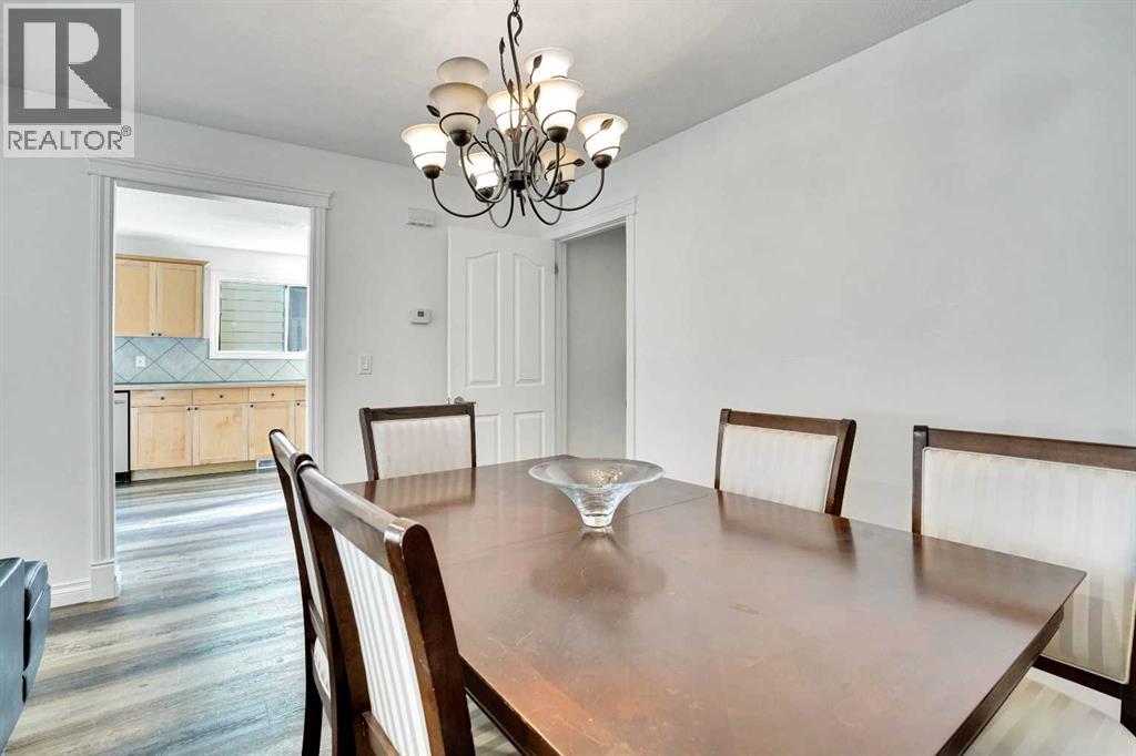 76 Coach Manor Rise Sw, Calgary, Alberta  T3H 1C4 - Photo 6 - A2272964