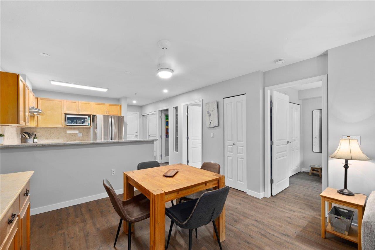 Listing Picture 13 of 40 : 107 2167 152 STREET, White Rock - 魯藝地產 Yvonne Lu Group - MLS Medallion Club Member