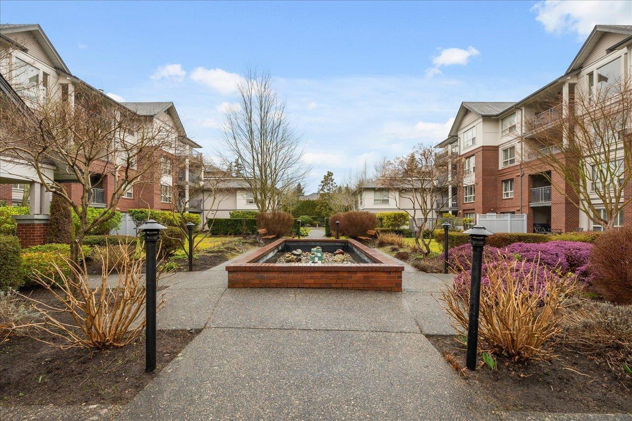 Listing Picture 37 of 40 : 107 2167 152 STREET, White Rock - 魯藝地產 Yvonne Lu Group - MLS Medallion Club Member