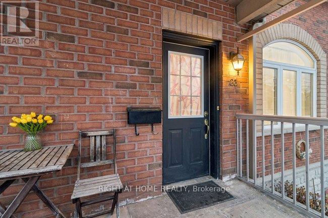 23 - 125 Hall Street W, Richmond Hill, Ontario  L4C 4N9 - Photo 2 - N12859834