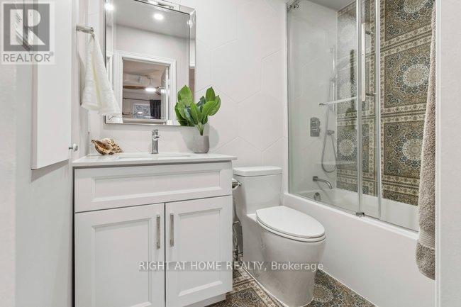 23 - 125 Hall Street W, Richmond Hill, Ontario  L4C 4N9 - Photo 33 - N12859834