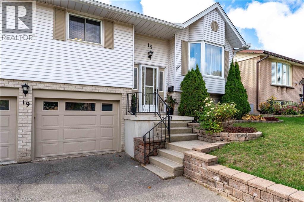 19 Kesselring Drive, Kitchener, Ontario  N2E 2P3 - Photo 3 - 40774031