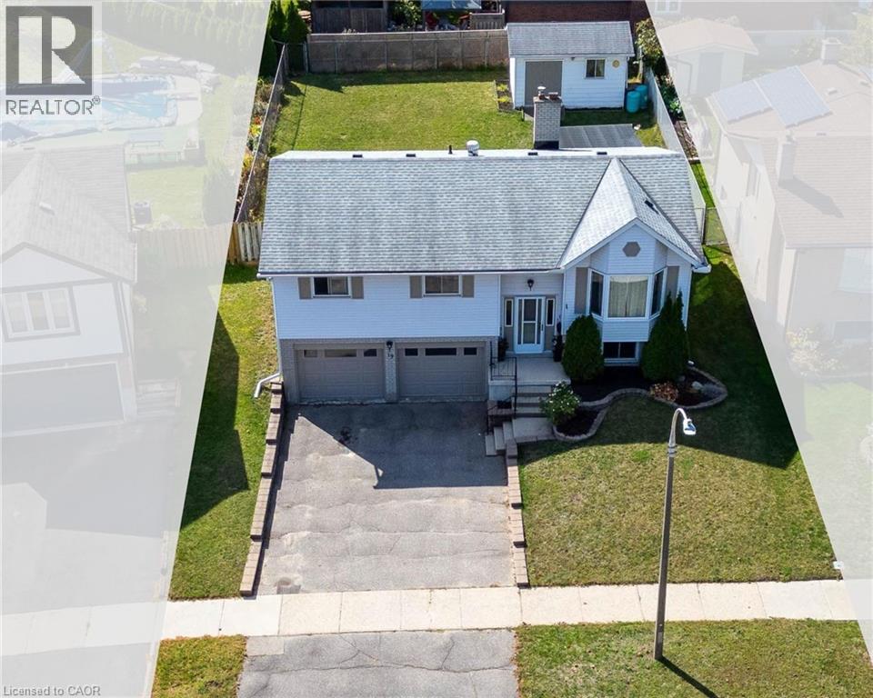 19 Kesselring Drive, Kitchener, Ontario  N2E 2P3 - Photo 2 - 40774031