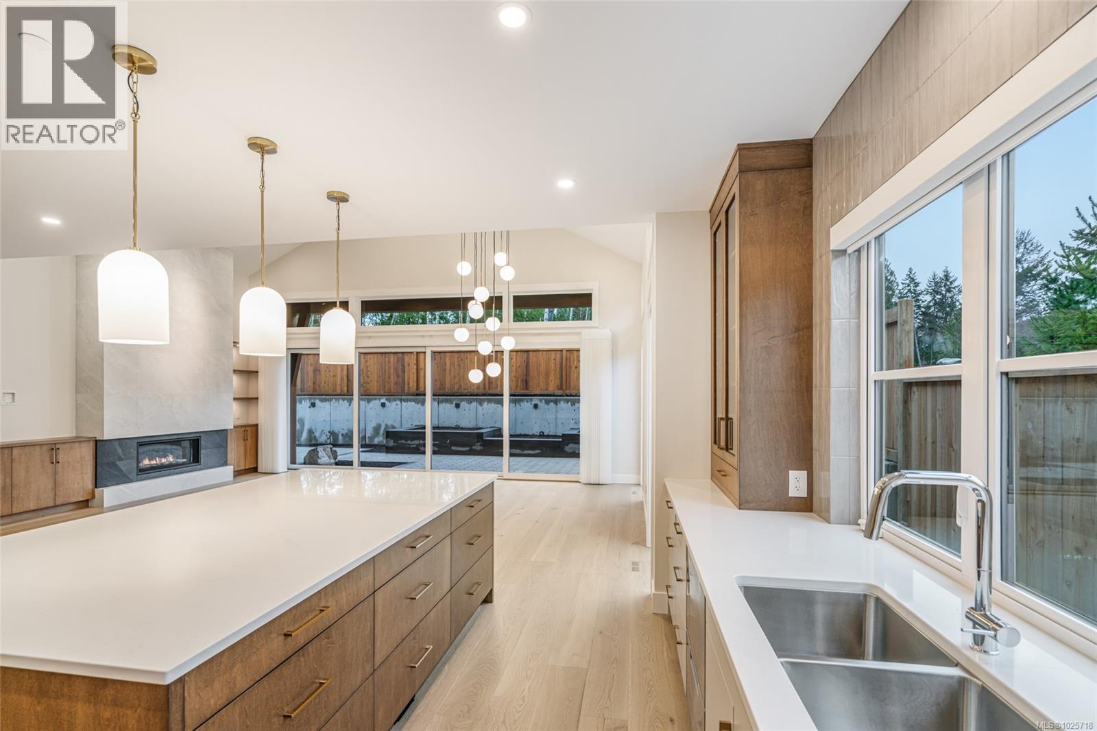 970 Flagstick Rd, Qualicum Beach, British Columbia