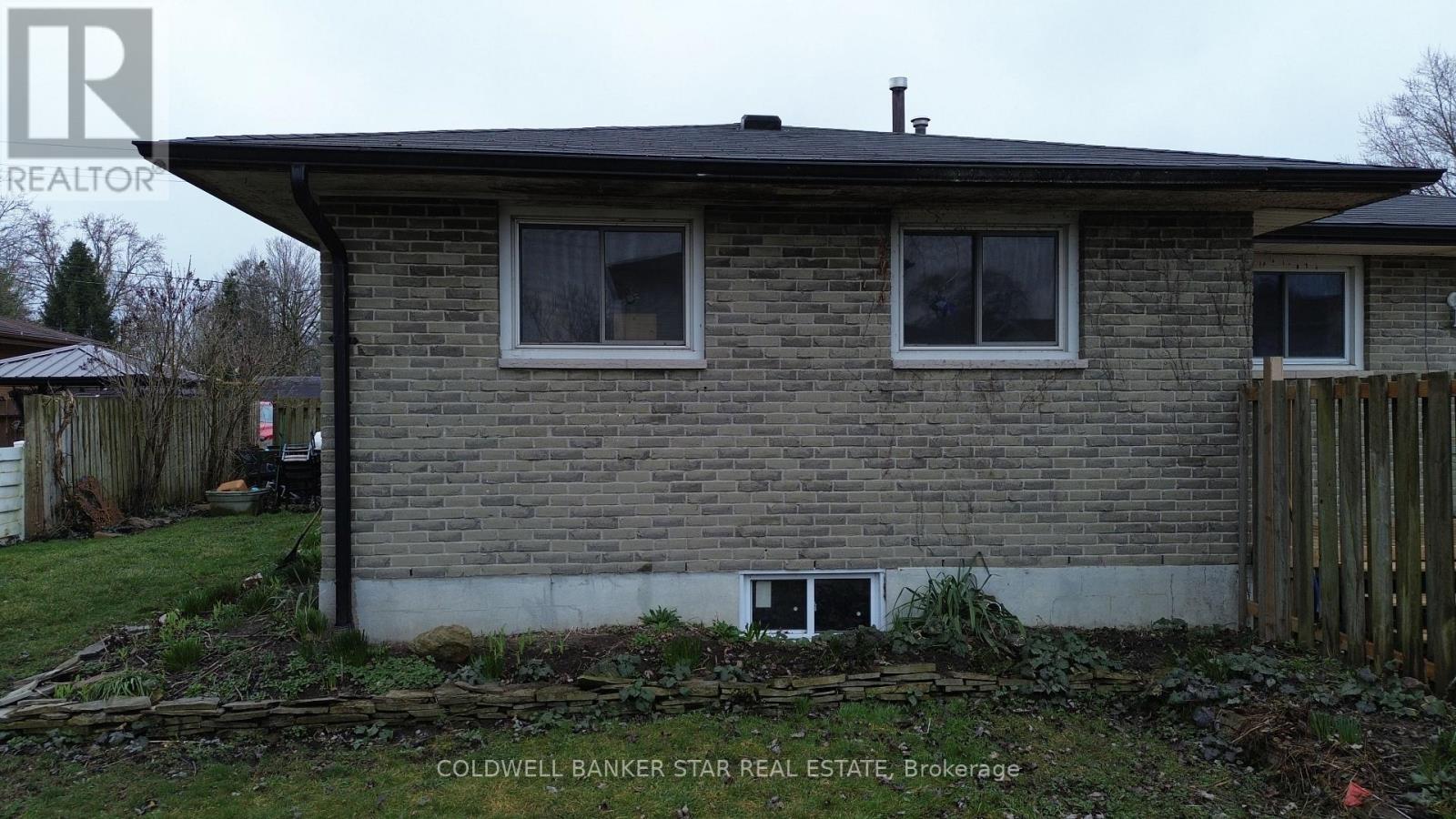 109 A Victoria Street, Southwest Middlesex, Ontario  N0L 1M0 - Photo 2 - X12859886