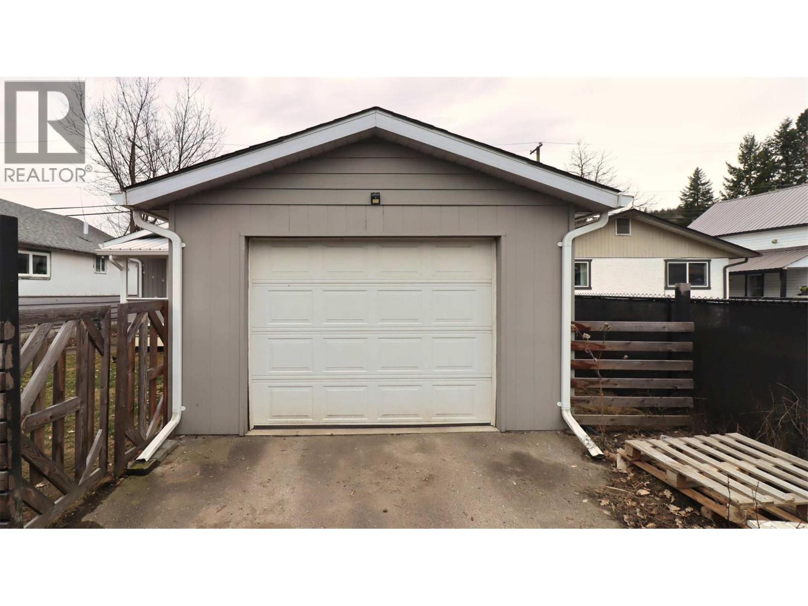 719 Knight Avenue, Enderby, British Columbia  V0E 1V1 - Photo 38 - 10378284