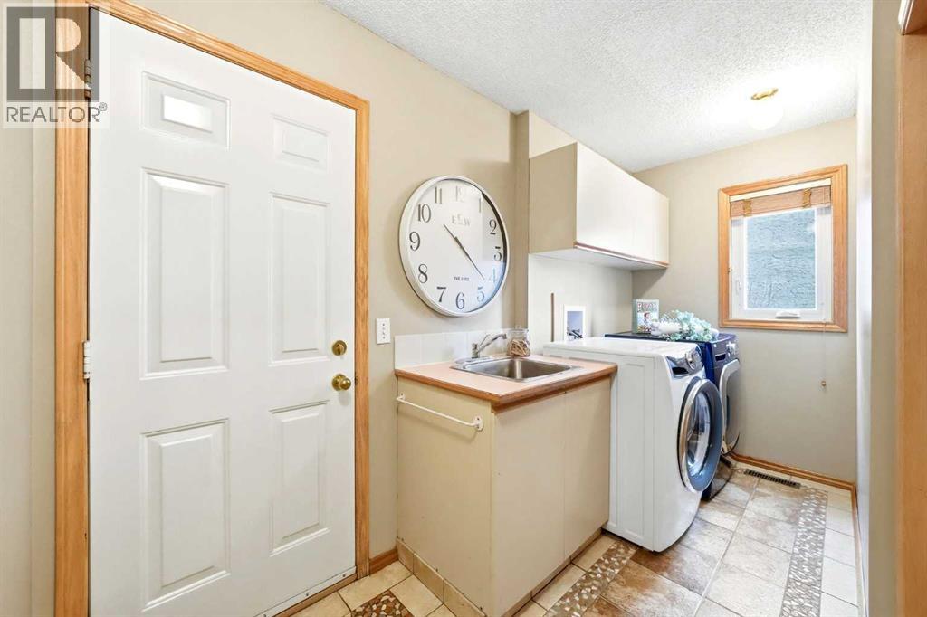 220 Mckenzie Lake Cove Se, Calgary, Alberta  T2Z 1M4 - Photo 21 - A2279570