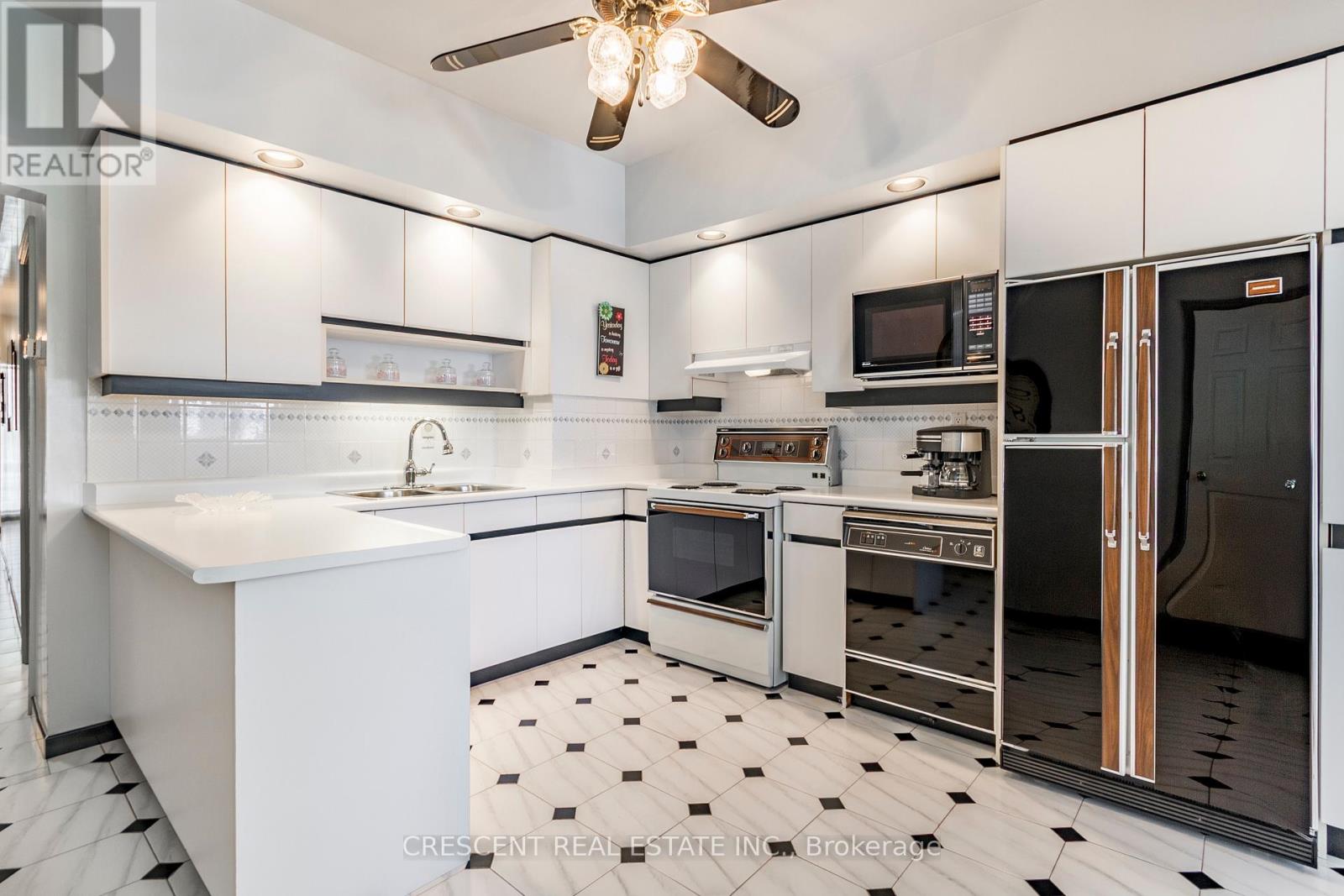 164 Roxton Road, Toronto, Ontario  M6J 2Y5 - Photo 11 - C12859874