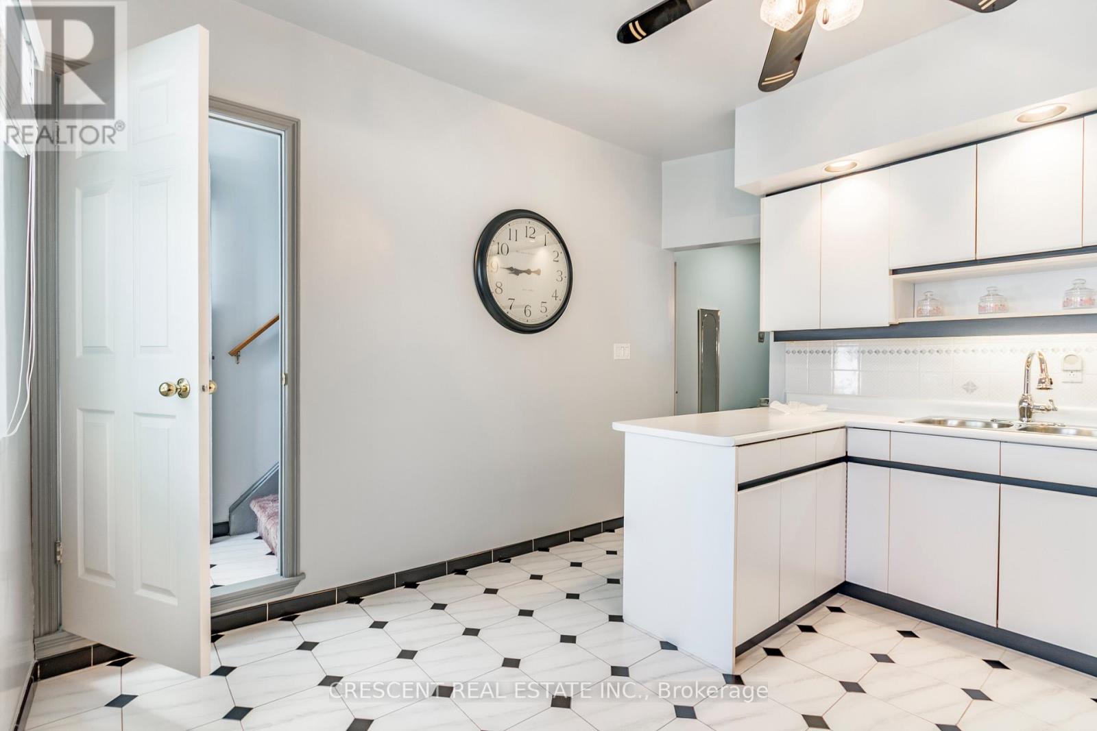 164 Roxton Road, Toronto, Ontario  M6J 2Y5 - Photo 14 - C12859874