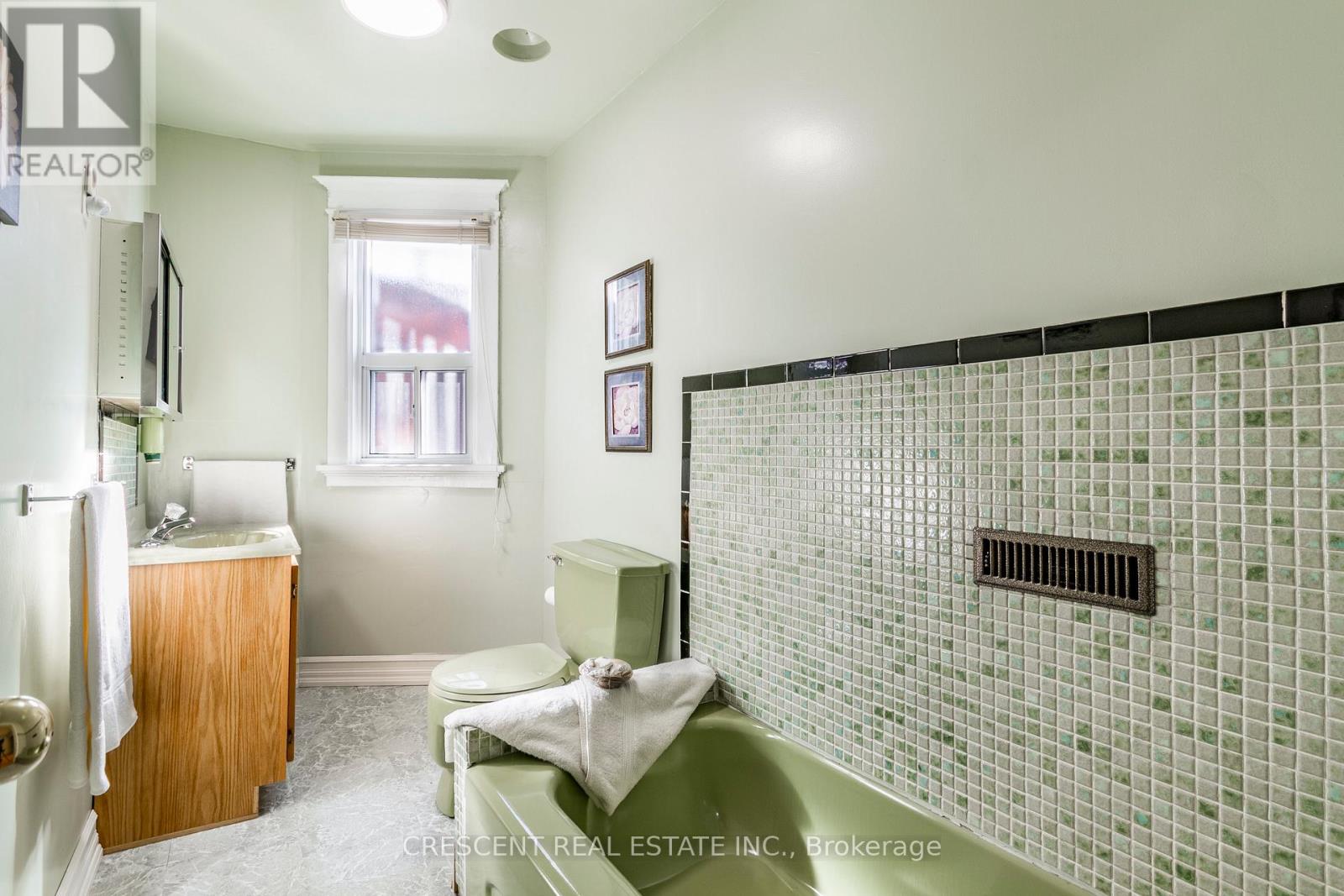 164 Roxton Road, Toronto, Ontario  M6J 2Y5 - Photo 16 - C12859874