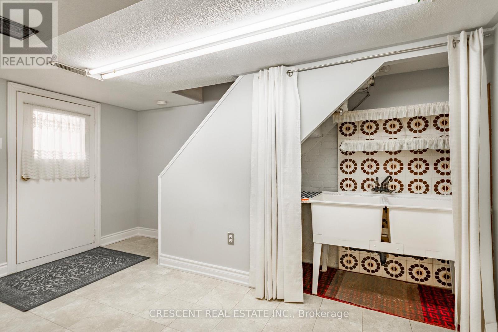 164 Roxton Road, Toronto, Ontario  M6J 2Y5 - Photo 31 - C12859874