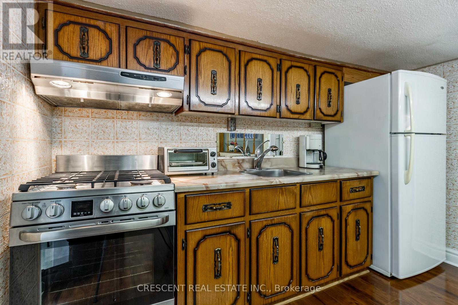 164 Roxton Road, Toronto, Ontario  M6J 2Y5 - Photo 37 - C12859874