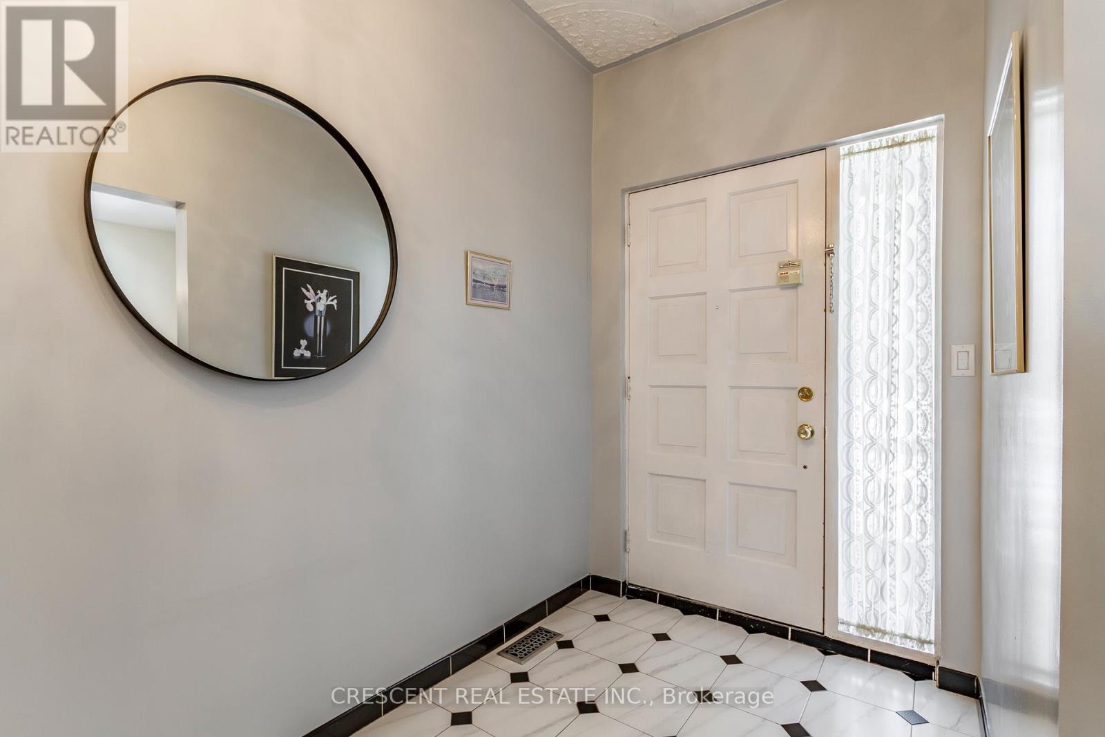 164 Roxton Road, Toronto, Ontario  M6J 2Y5 - Photo 4 - C12859874