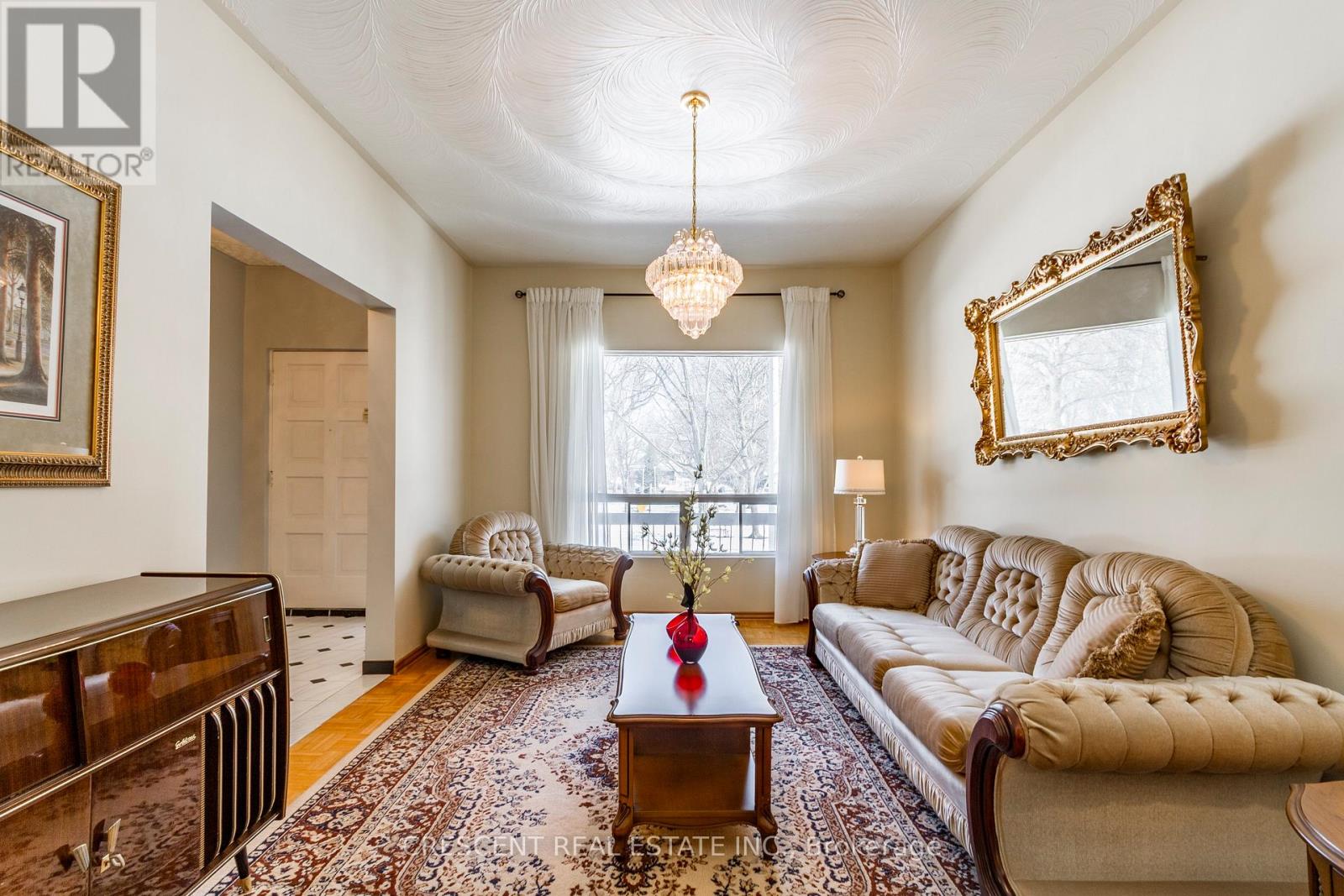 164 Roxton Road, Toronto, Ontario  M6J 2Y5 - Photo 5 - C12859874