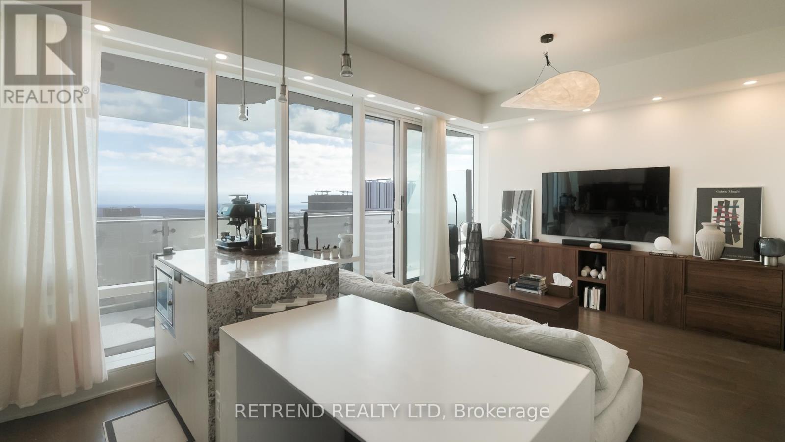 3302 - 1 Bloor Street E, Toronto, Ontario  M4W 0A8 - Photo 2 - C12859882