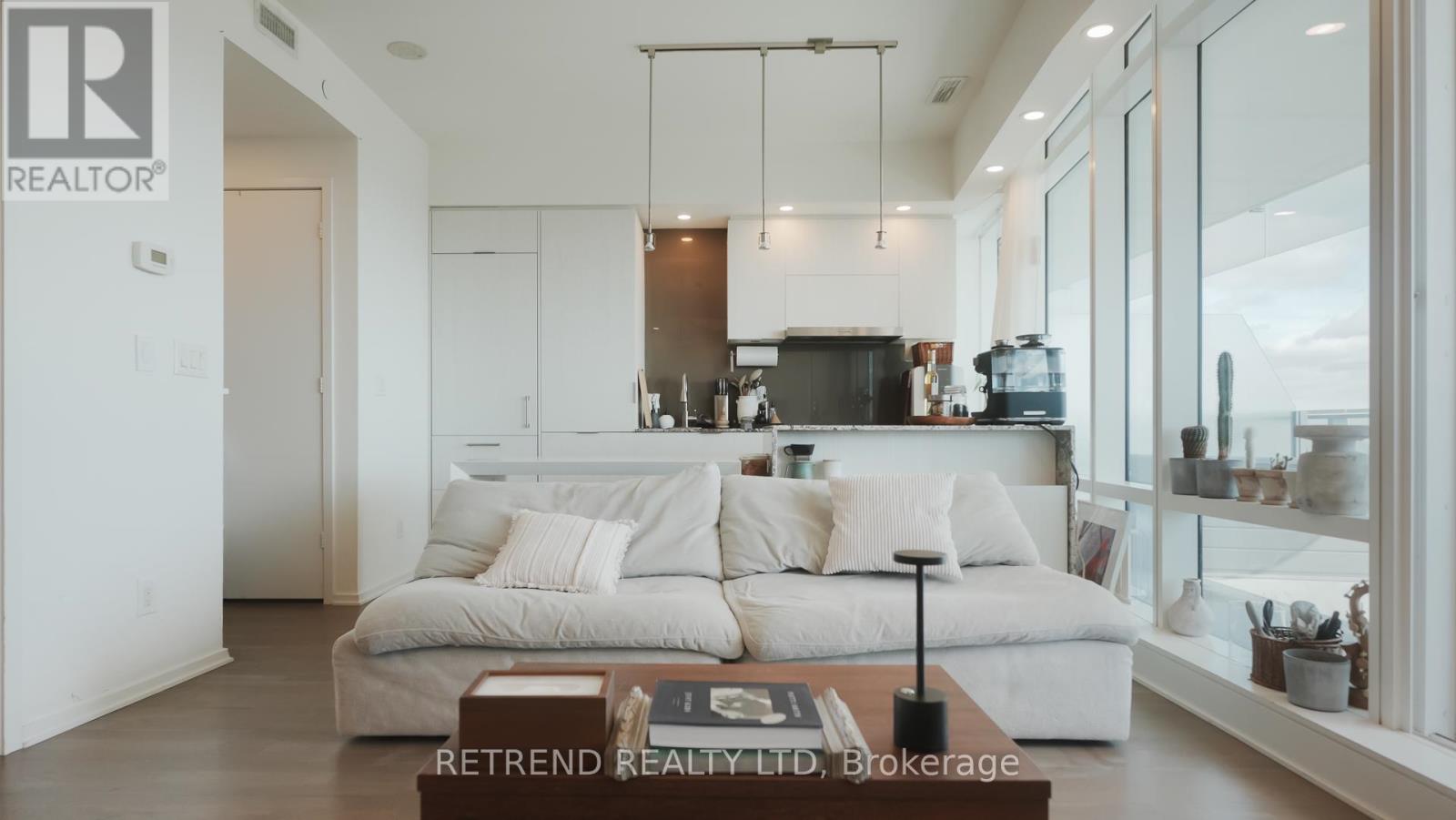 3302 - 1 Bloor Street E, Toronto, Ontario  M4W 0A8 - Photo 4 - C12859882