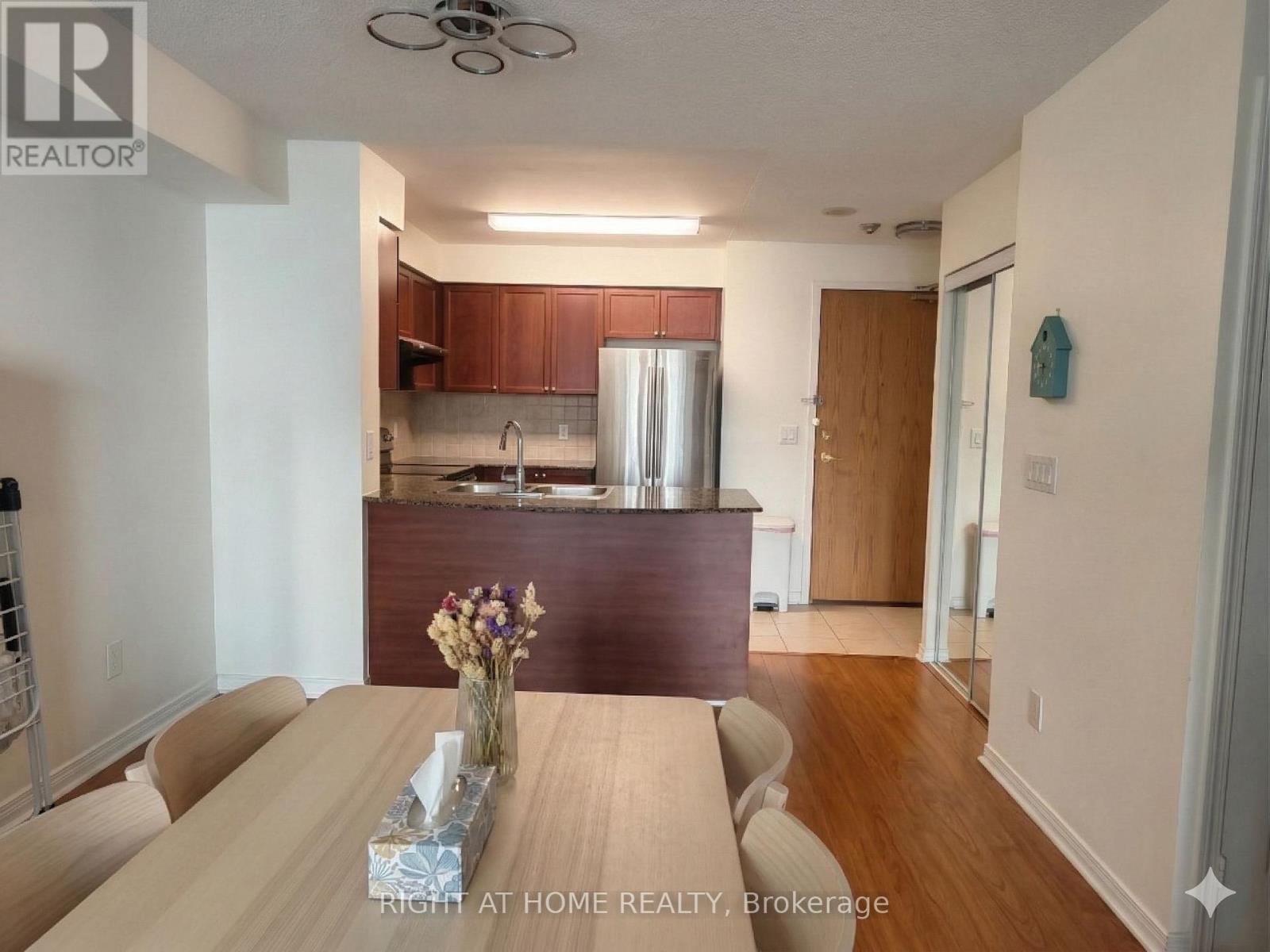 811 - 5508 Yonge Street, Toronto, Ontario  M2N 7L2 - Photo 2 - C12859898