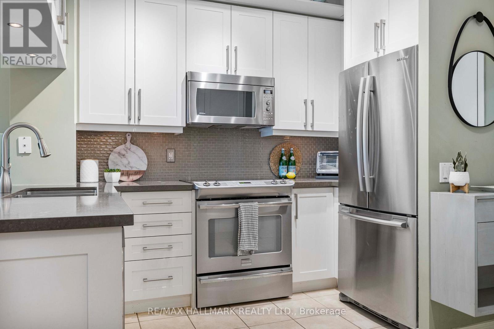 224 - 9 Boardwalk Drive, Toronto, Ontario  M4L 6T1 - Photo 10 - E12859860