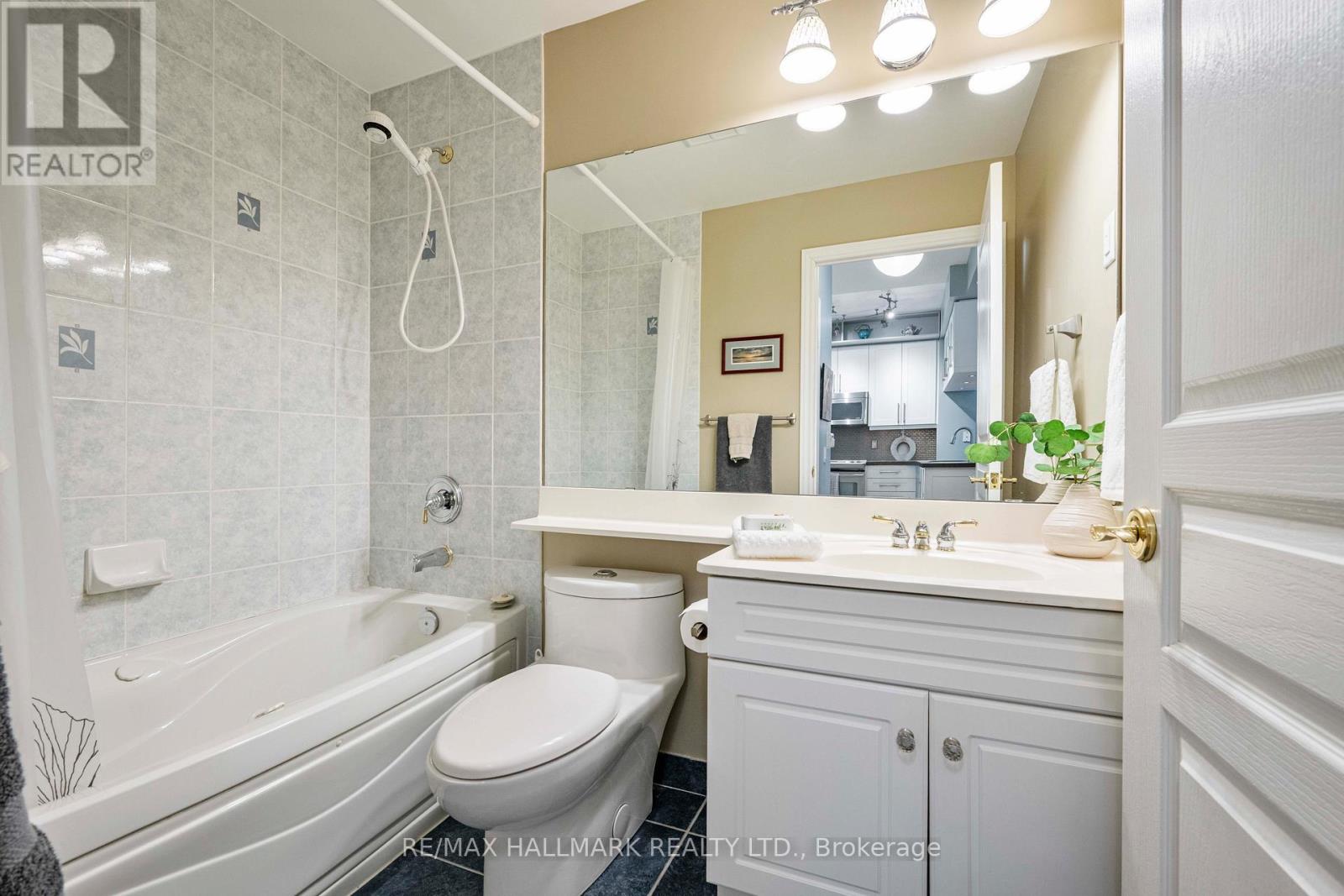 224 - 9 Boardwalk Drive, Toronto, Ontario  M4L 6T1 - Photo 21 - E12859860