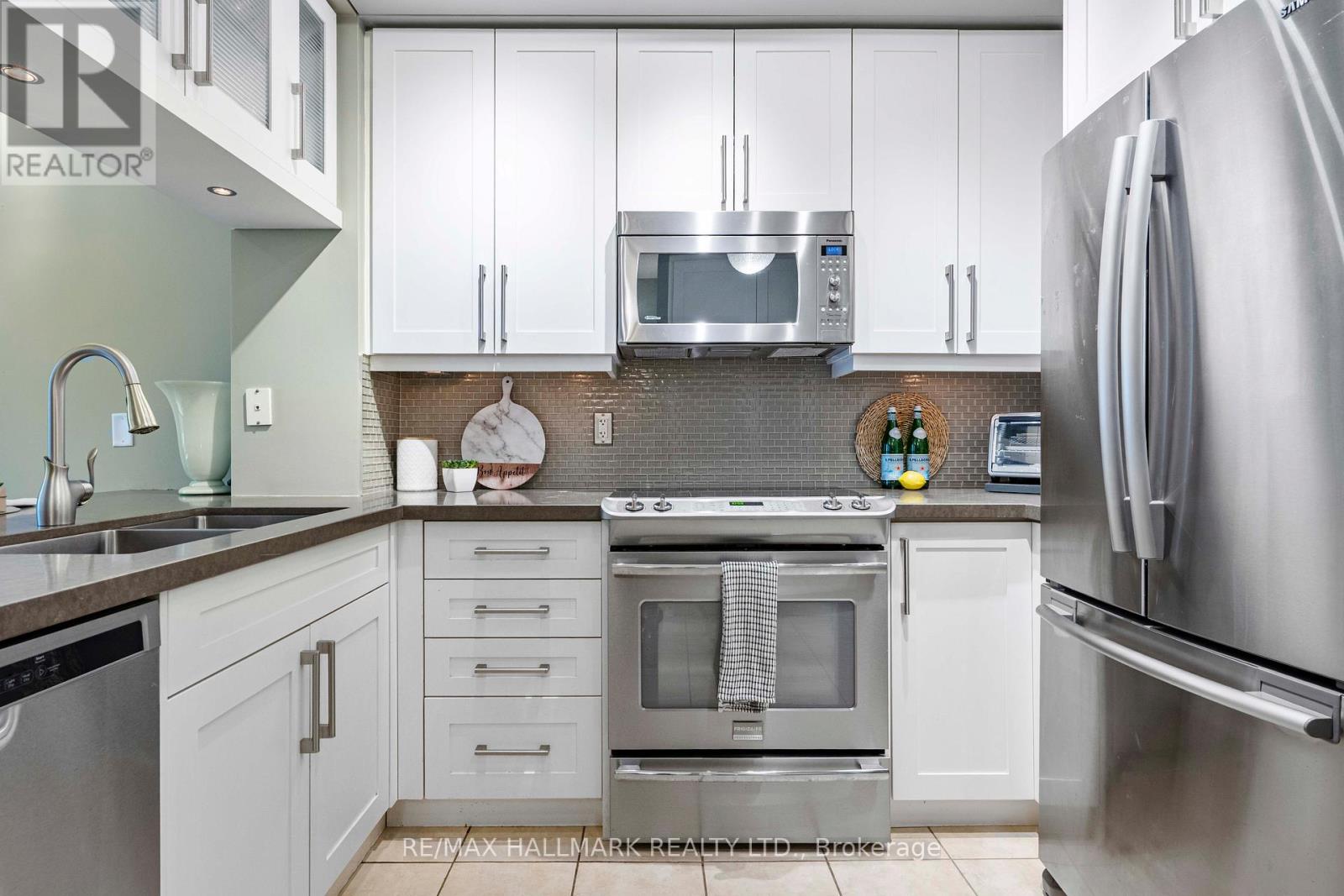 224 - 9 Boardwalk Drive, Toronto, Ontario  M4L 6T1 - Photo 9 - E12859860