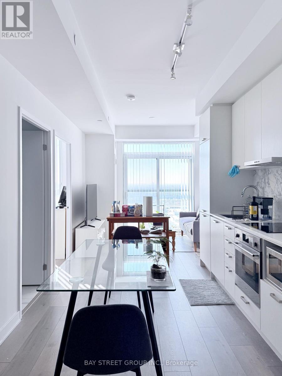 1115 - 10 Honeycrisp Crescent, Vaughan, Ontario  L4K 0M7 - Photo 2 - N12859858