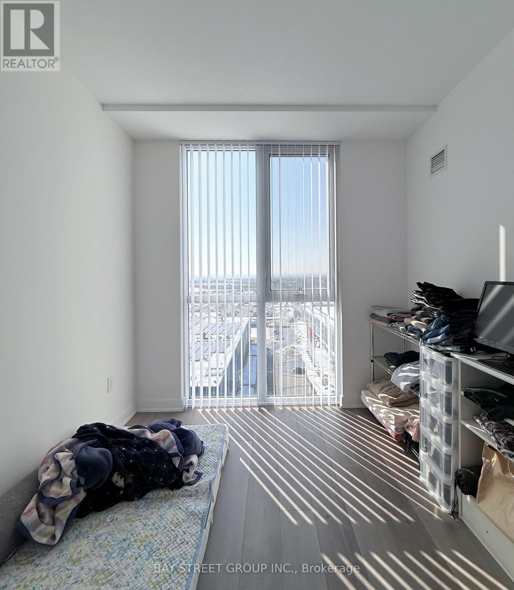 1115 - 10 Honeycrisp Crescent, Vaughan, Ontario  L4K 0M7 - Photo 5 - N12859858