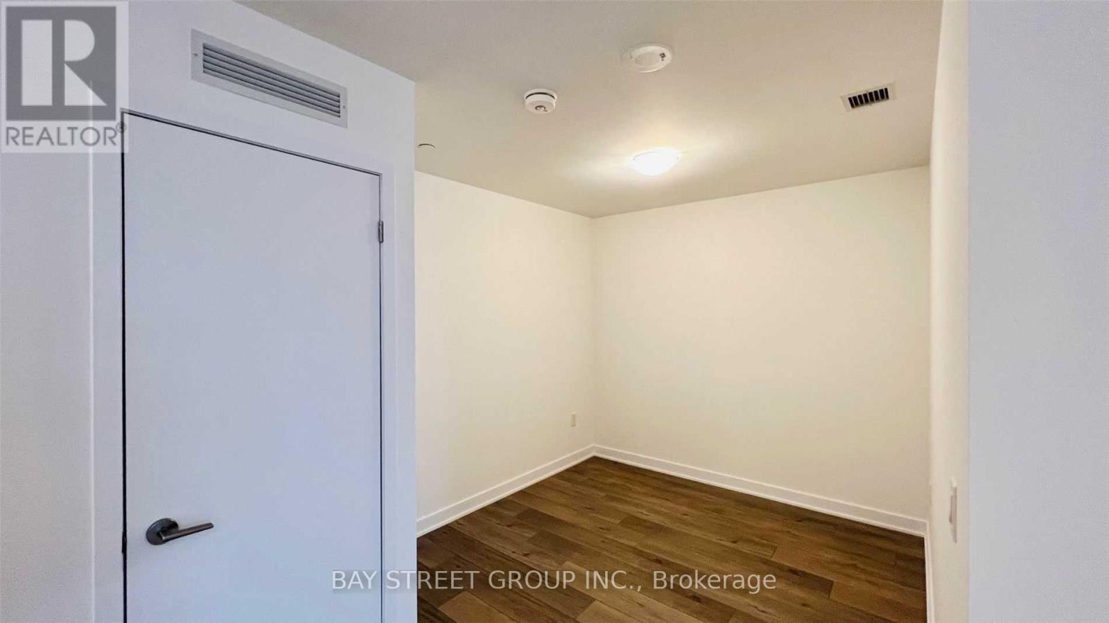 1115 - 10 Honeycrisp Crescent, Vaughan, Ontario  L4K 0M7 - Photo 9 - N12859858