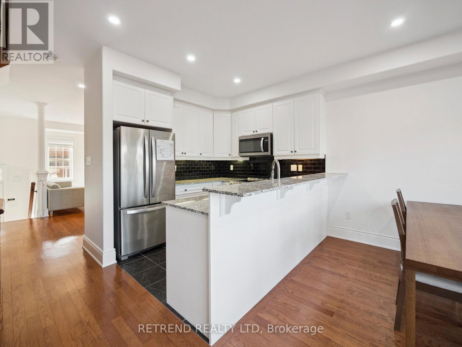 26 Golden Spruce Lane, Vaughan, Ontario  L6A 0J6 - Photo 4 - N12859870