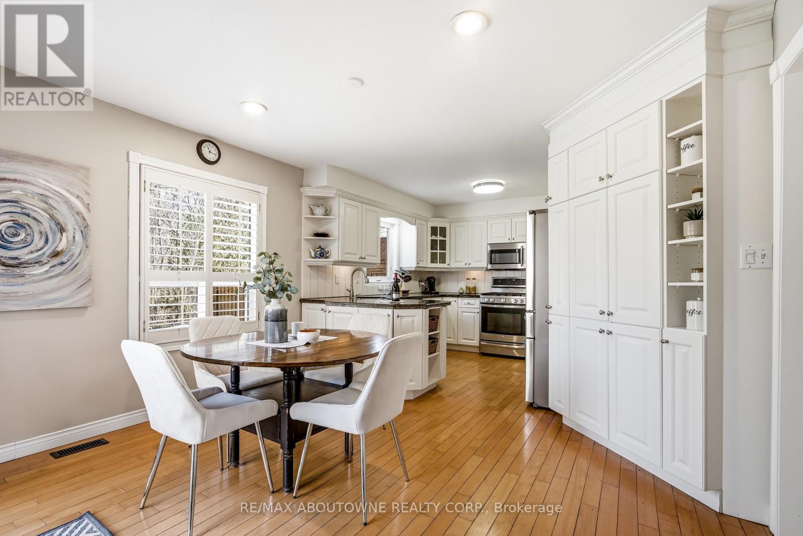 1323 Blackburn Drive, Oakville, Ontario  L6M 2X9 - Photo 16 - W12859908