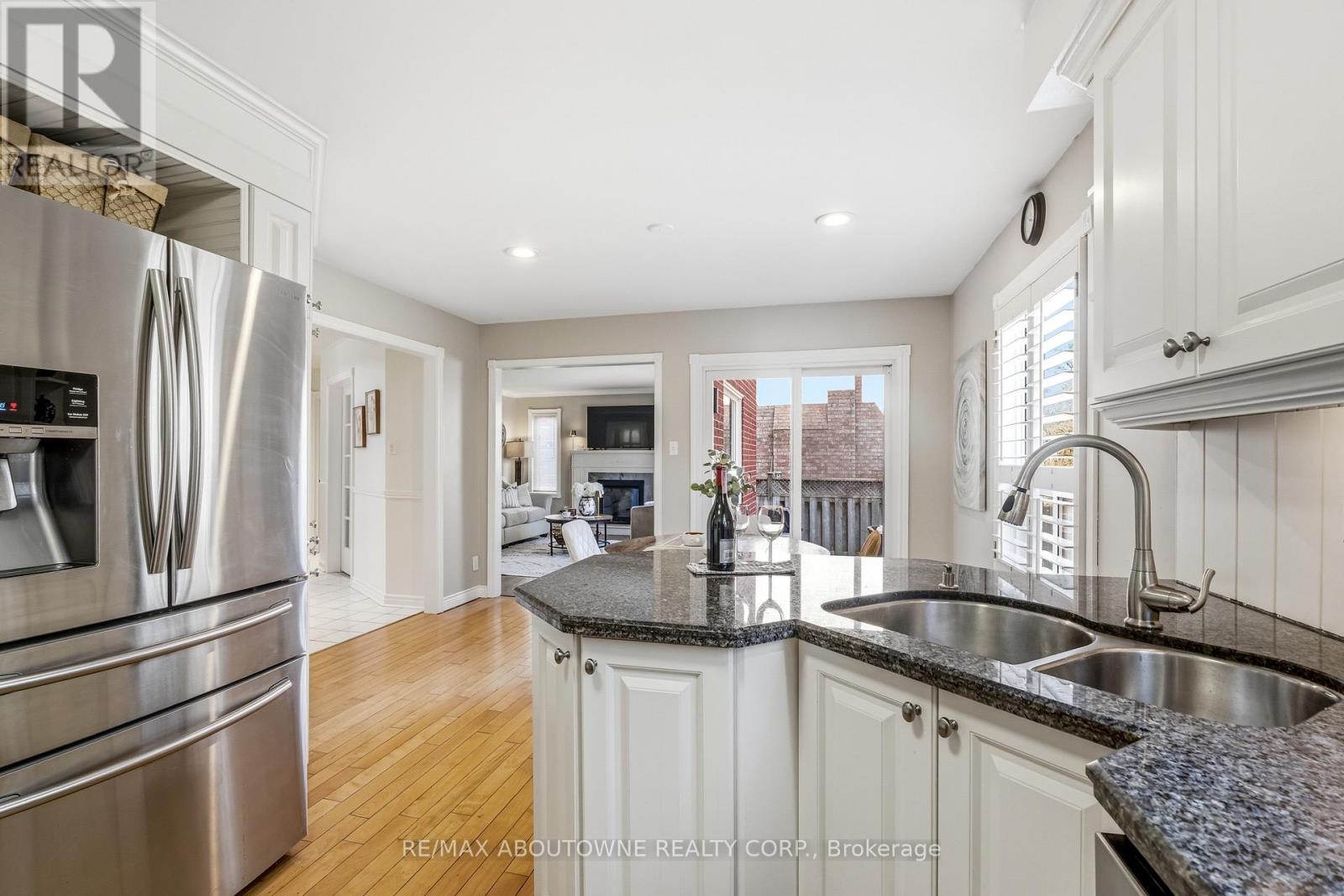 1323 Blackburn Drive, Oakville, Ontario  L6M 2X9 - Photo 17 - W12859908