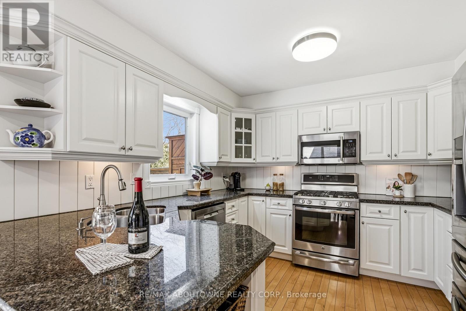 1323 Blackburn Drive, Oakville, Ontario  L6M 2X9 - Photo 18 - W12859908