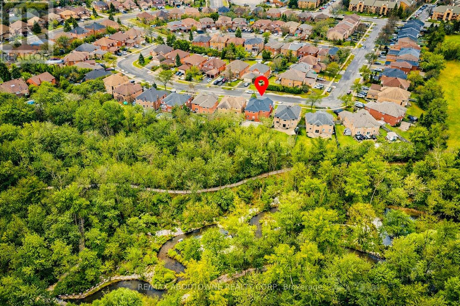 1323 Blackburn Drive, Oakville, Ontario  L6M 2X9 - Photo 2 - W12859908