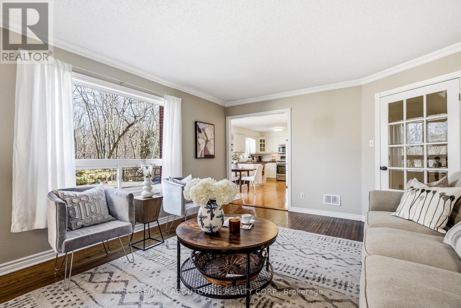 1323 Blackburn Drive, Oakville, Ontario  L6M 2X9 - Photo 21 - W12859908