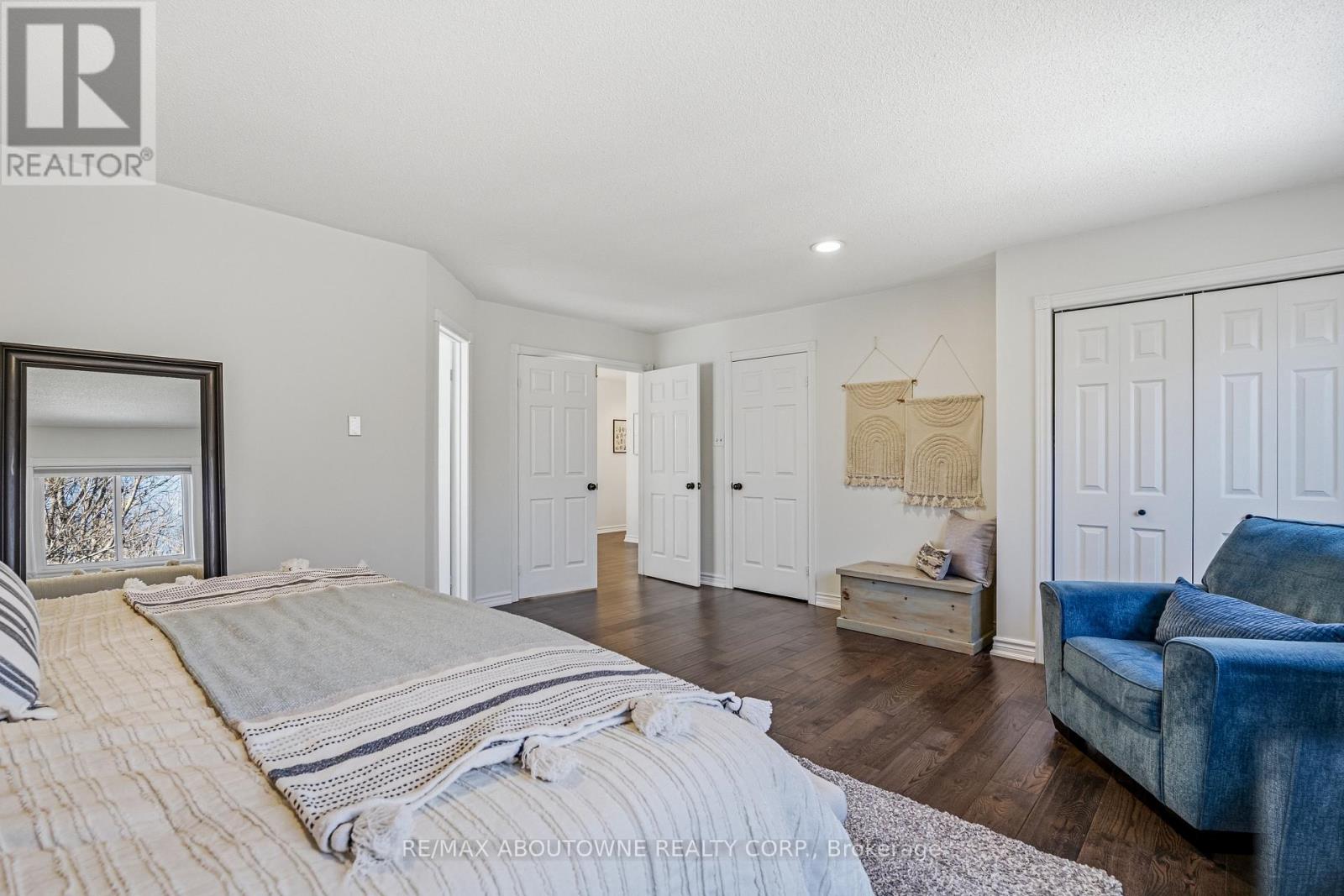 1323 Blackburn Drive, Oakville, Ontario  L6M 2X9 - Photo 27 - W12859908