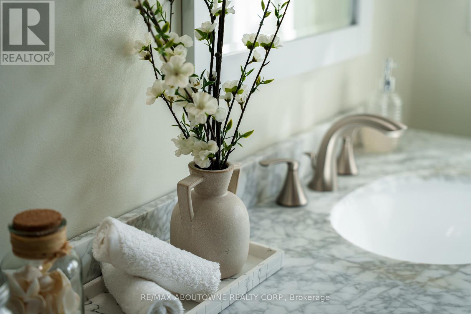 1323 Blackburn Drive, Oakville, Ontario  L6M 2X9 - Photo 28 - W12859908