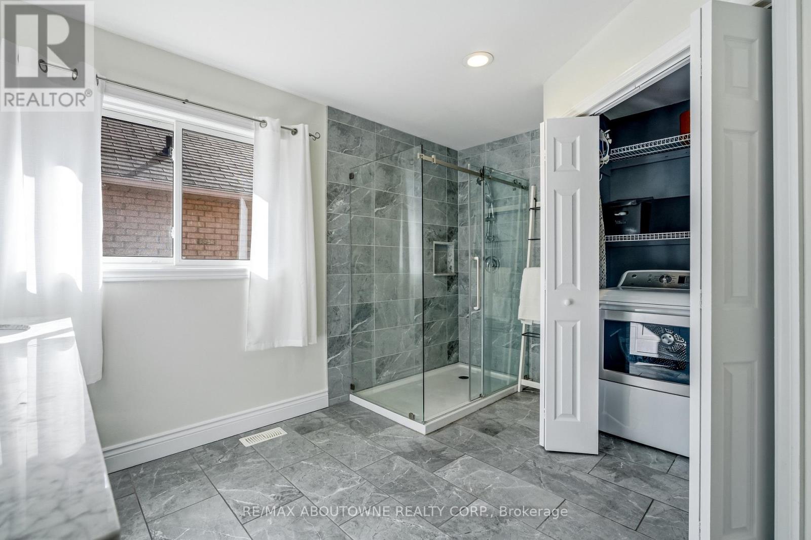 1323 Blackburn Drive, Oakville, Ontario  L6M 2X9 - Photo 31 - W12859908