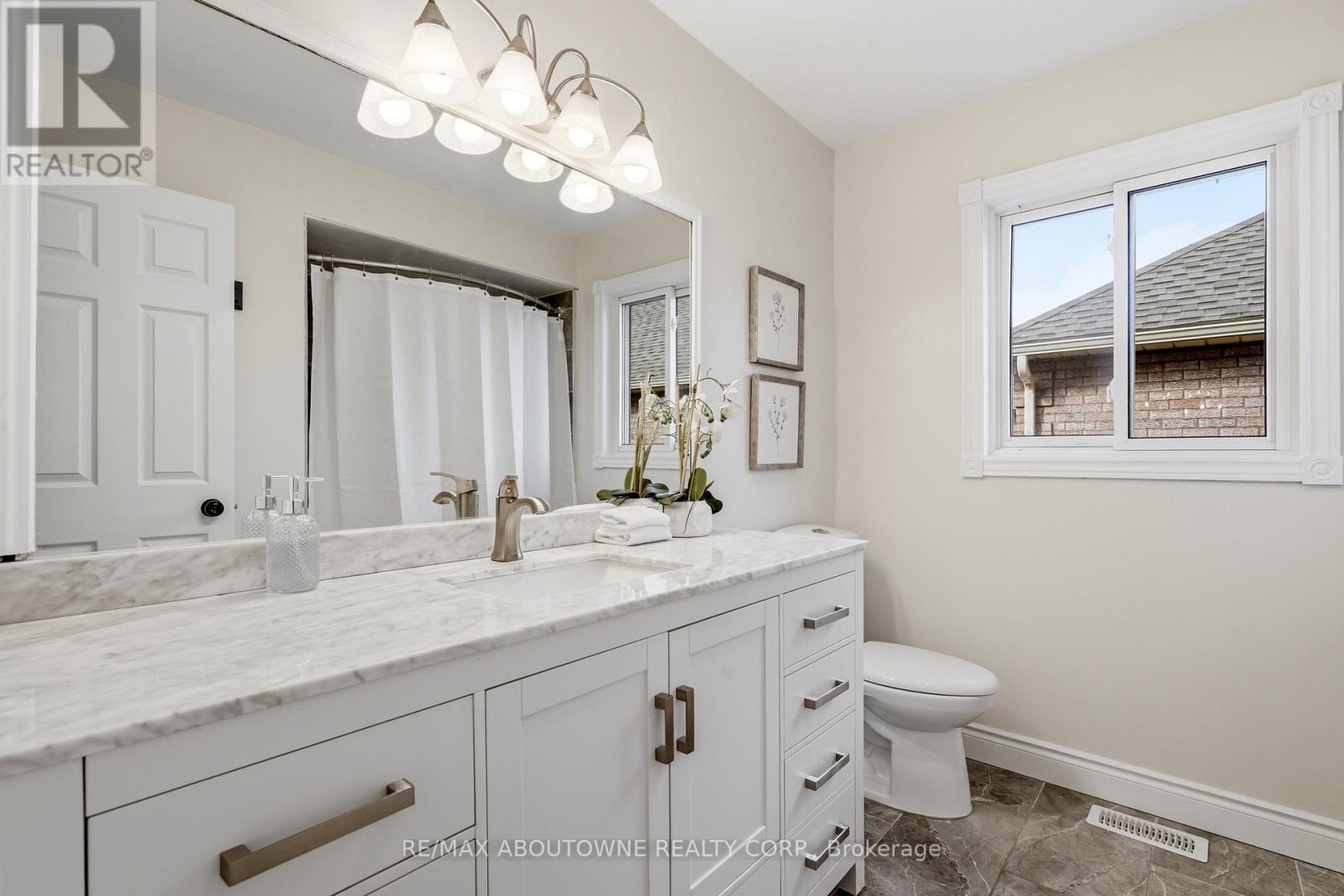 1323 Blackburn Drive, Oakville, Ontario  L6M 2X9 - Photo 36 - W12859908