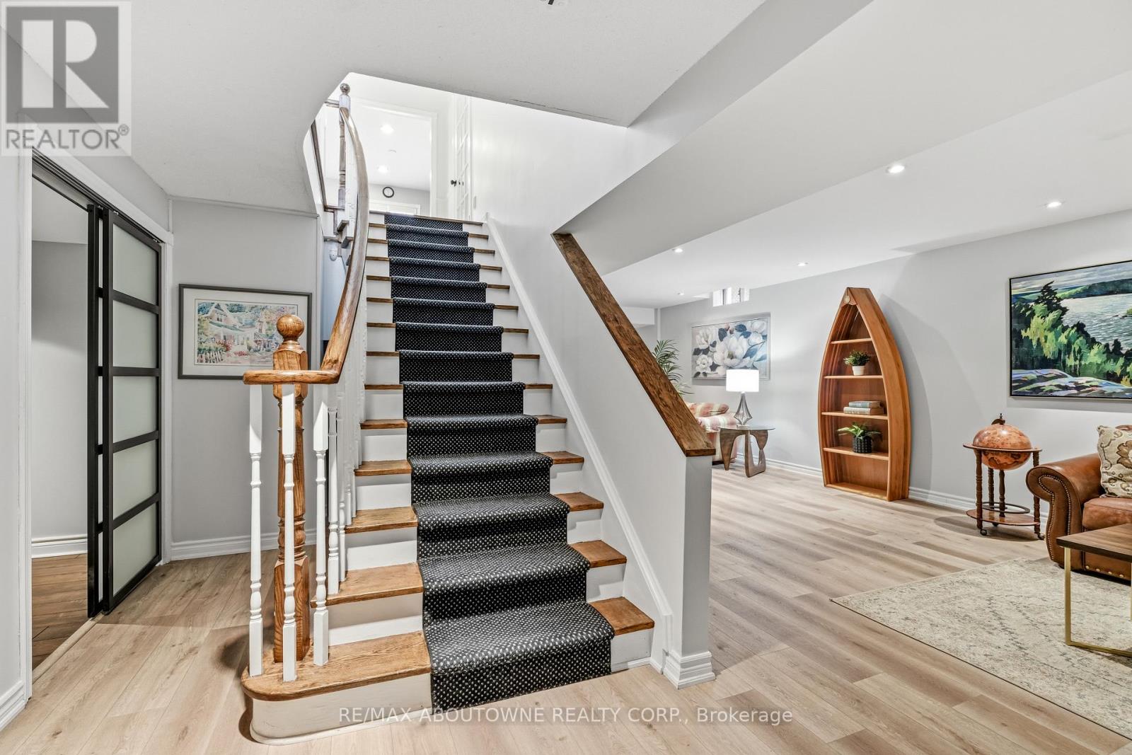 1323 Blackburn Drive, Oakville, Ontario  L6M 2X9 - Photo 37 - W12859908