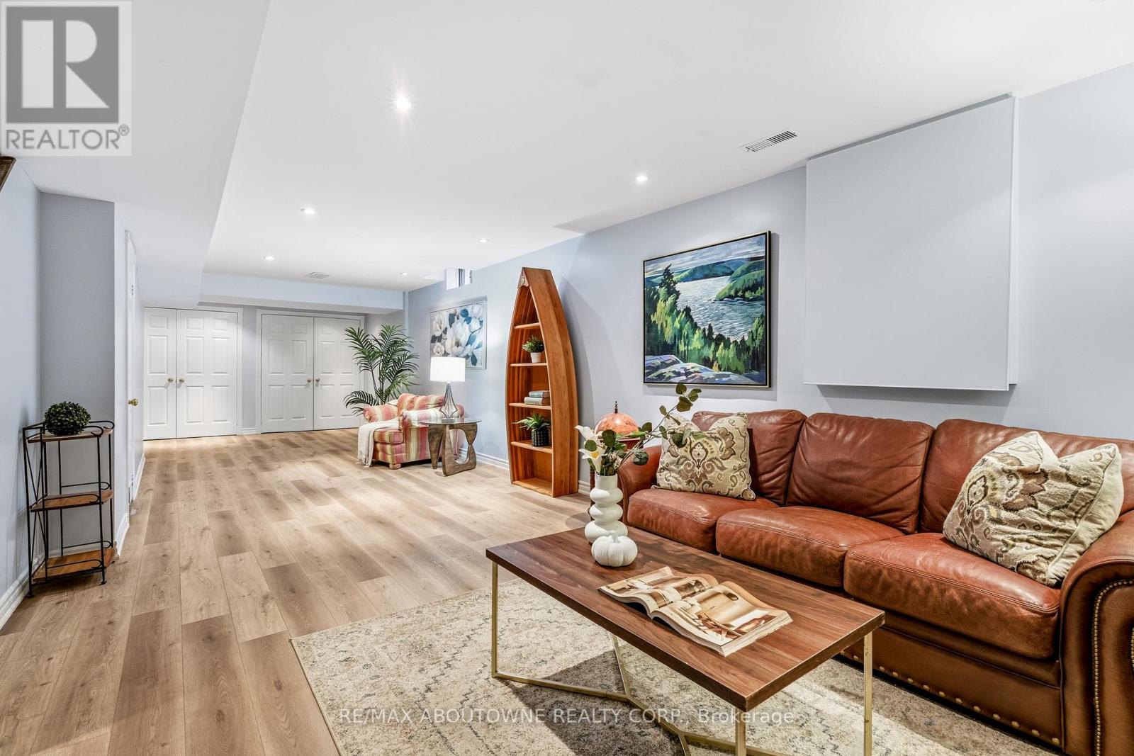 1323 Blackburn Drive, Oakville, Ontario  L6M 2X9 - Photo 38 - W12859908