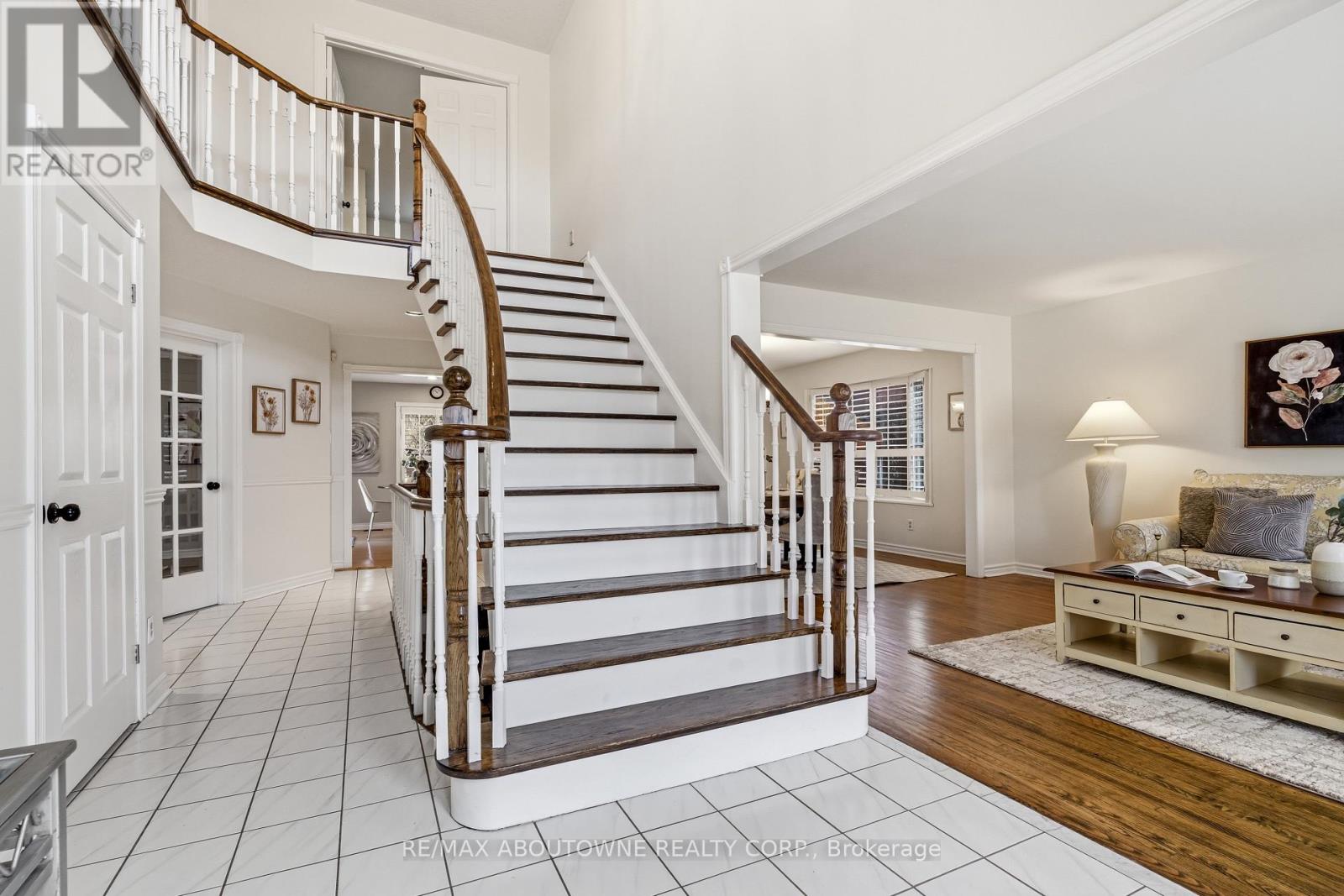 1323 Blackburn Drive, Oakville, Ontario  L6M 2X9 - Photo 9 - W12859908