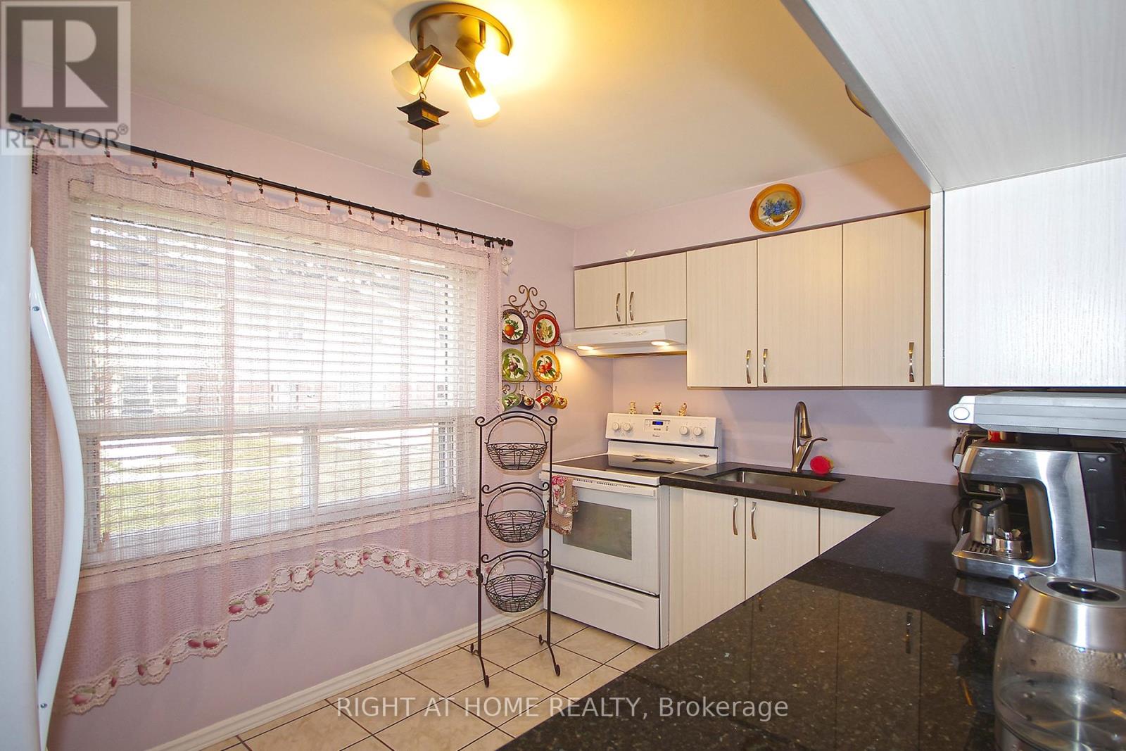 53 - 1055 Shawnmarr Road, Mississauga, Ontario  L5H 3V2 - Photo 5 - W12859926