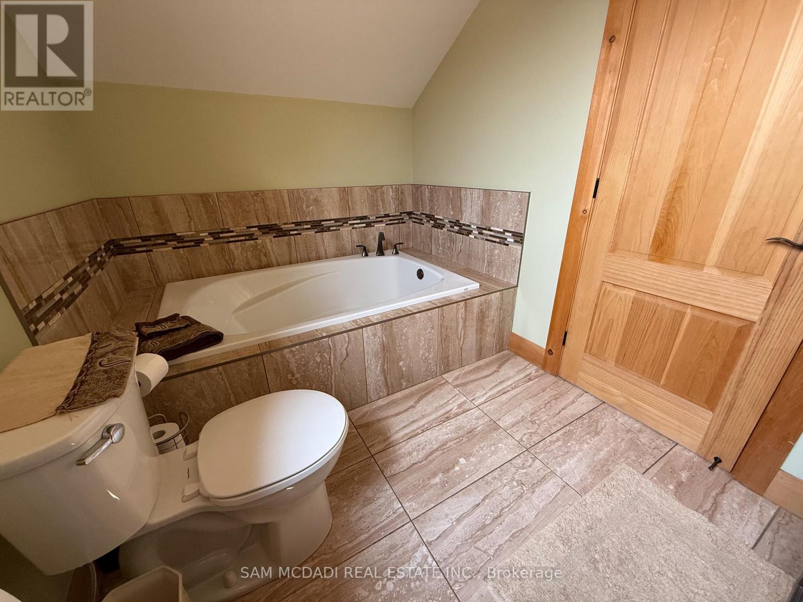 8529 Kinnaird Road, Lambton Shores, Ontario  N0N 1J3 - Photo 21 - X12859896