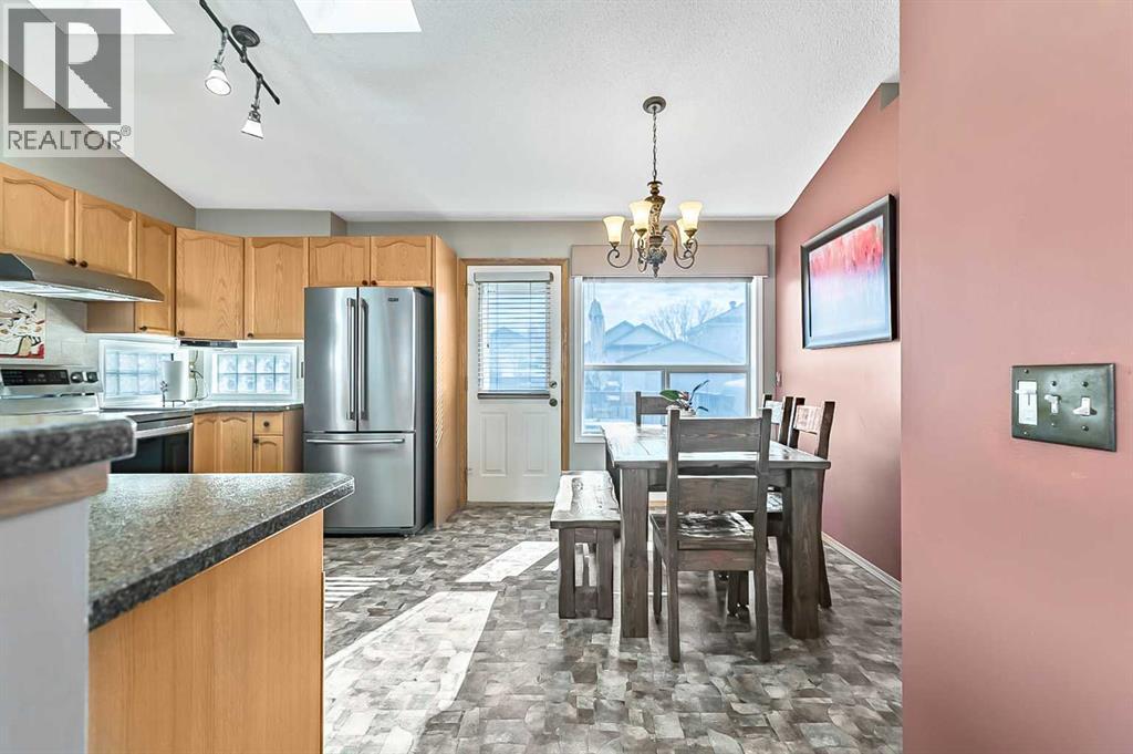 196 Erin Meadow Way Se, Calgary, Alberta  T2B 3P6 - Photo 5 - A2288722