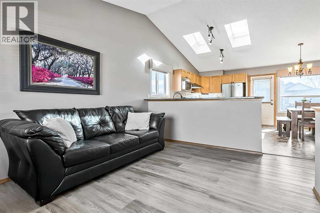 196 Erin Meadow Way Se, Calgary, Alberta  T2B 3P6 - Photo 4 - A2288722