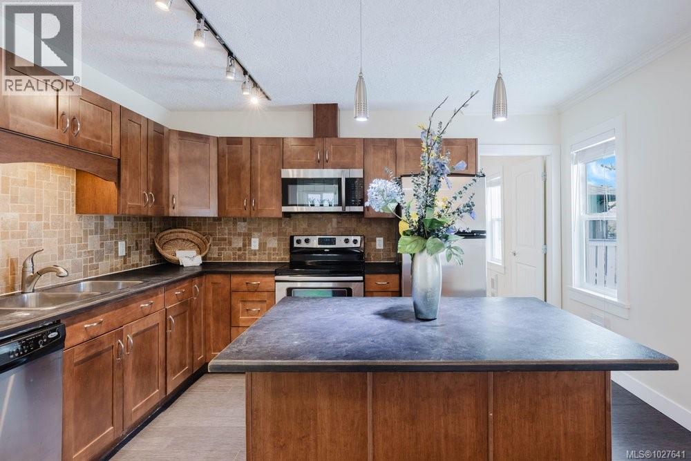 41 Lurline Ave, Saanich, British Columbia  V8Z 1H5 - Photo 8 - 1027641