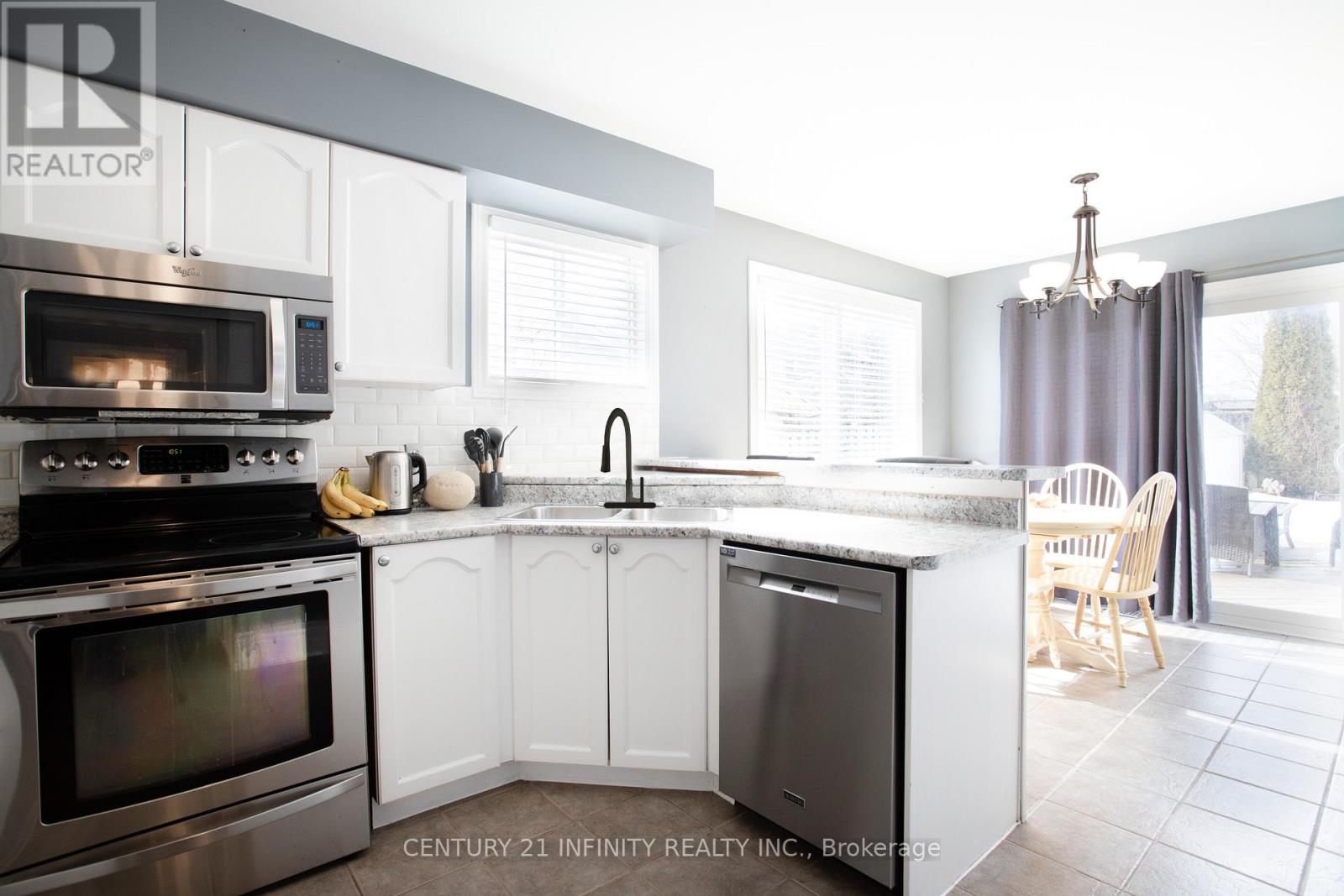 6 Granary Lane, Clarington, Ontario  L1E 2X9 - Photo 9 - E12860018