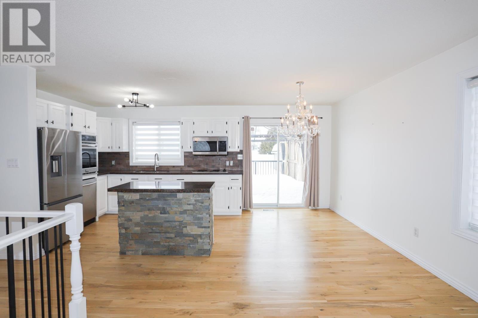 967 Lake St, Sault Ste. Marie, Ontario  P6B 6C9 - Photo 19 - SM260410