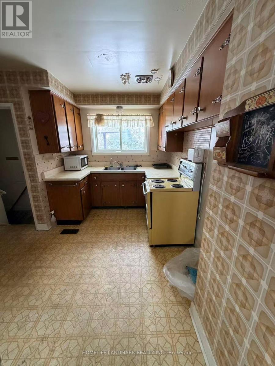 42 Godfrey Drive, London East, Ontario  N5V 2E7 - Photo 3 - X12832318